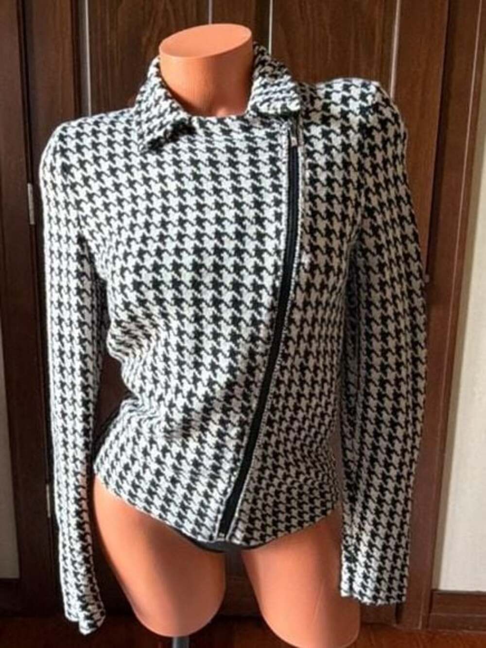 Chaps Women's Black and White Houndstooth Full Zip Knit Jacket